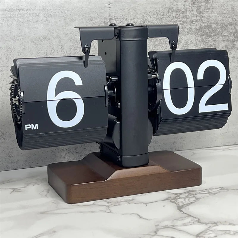 Vintage Flip Page Clock | Automatic Quartz Timepiece